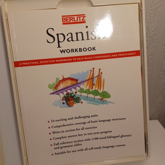Berlitz Learn Spanish Cassette And Book Set - Picture 5 of 9